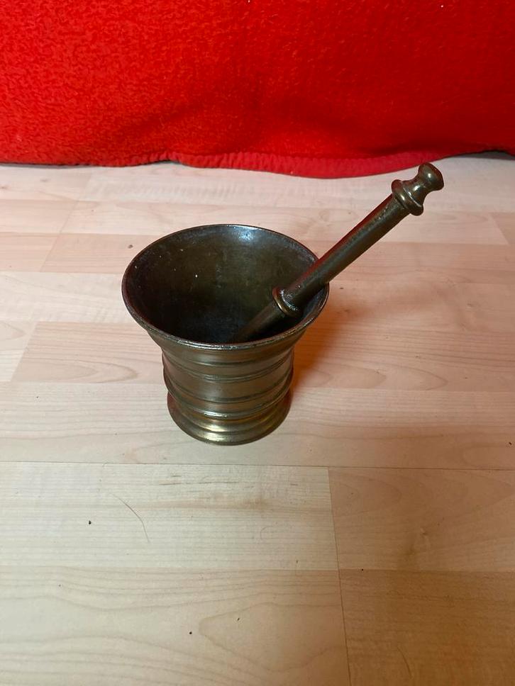 Antieke vijzel met stamper - Brons, Antiek en Kunst, Antiek | Koper en Brons, Brons, Ophalen of Verzenden