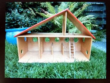 Houten speelstal/manege, leuk met bijv Schleich dieren beschikbaar voor biedingen