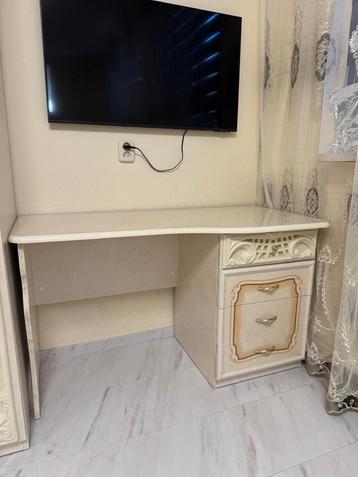 Bureau tafel barok stijl beschikbaar voor biedingen