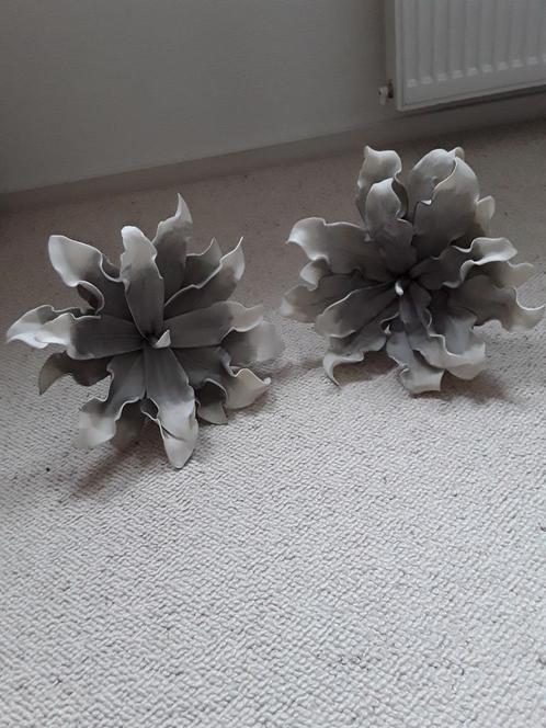 2 Foambloemen 20/25 cm - op steeltje - grijs tinten, Huis en Inrichting, Woonaccessoires | Droogbloemen, Gebruikt, Ophalen