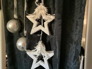 Kerststerren en glazen ballen beschikbaar voor biedingen