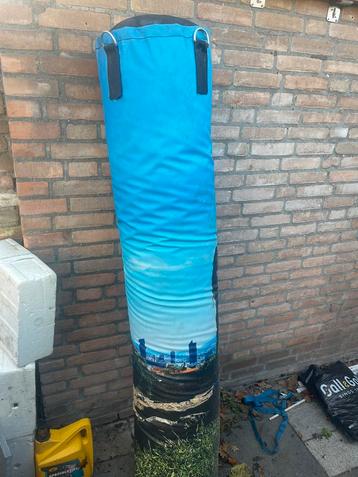 Zware bokszak beschikbaar voor biedingen