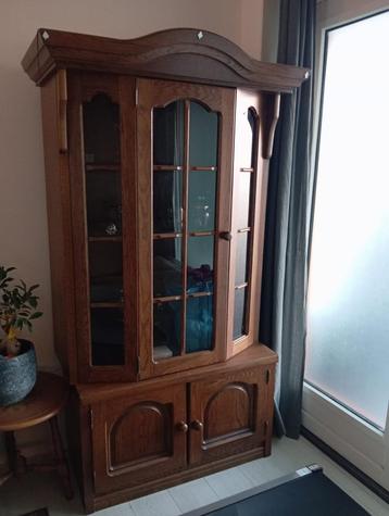 Houten wand kast  beschikbaar voor biedingen