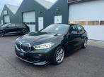 BMW 1-Serie 118i 140pk Aut 2019 Zwart  M-Pakket Navi Led, 65 €/maand, 4 cilinders, Leder en Stof, Zwart