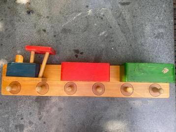 Houten vintage kindergarderobe beschikbaar voor biedingen