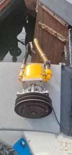 Hydraulische pomp met reservoir en ventiel tbv. boegschroef,, Motor en Techniek, Ophalen