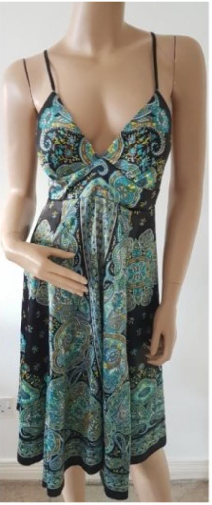 Mooie zomerse glanzende groene jurk met paisley print - UK8, Kleding | Dames, Jurken, Zo goed als nieuw, Maat 34 (XS) of kleiner