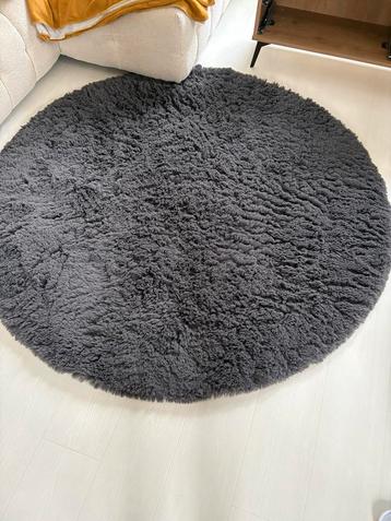 Zacht donkergrijs Rond Tapijt beschikbaar voor biedingen