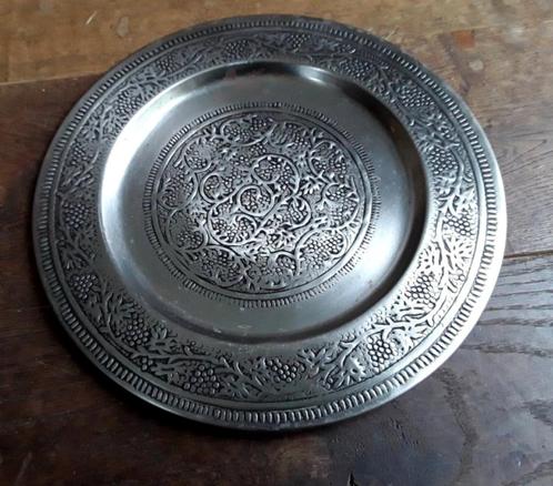 Metalen schaal - metaal, Huis en Inrichting, Woonaccessoires | Schalen en Manden, Gebruikt, Schaal, Rond, Overige materialen, Ophalen of Verzenden