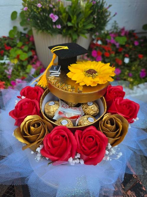 Uniek cadeau: flowerbox of boeket met zeeprozen, Huis en Inrichting, Woonaccessoires | Kunstplanten en Kunstbloemen, Nieuw, Binnen