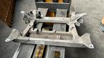 Tesla Model S voorste subframe, Ophalen