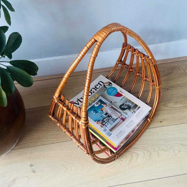 Vintage lectuurmand van rotan, Huis en Inrichting, Woonaccessoires | Krantenbakken en Lectuurbakken, Gebruikt, Ophalen of Verzenden
