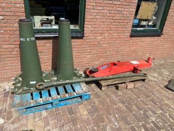 Militair garage gereedschap krik sleepsang steun set oliebak beschikbaar voor biedingen