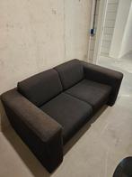 Donkergrijze 2-zitsbank (gratis afhalen), Huis en Inrichting, Banken | Sofa's en Chaises Longues, Ophalen, Gebruikt, 75 tot 100 cm