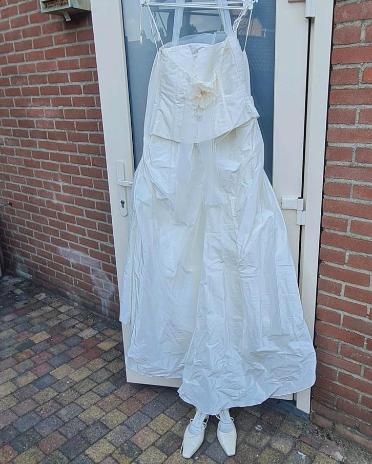 Trouwjurk, Doe-het-zelf en Verbouw, Metselstenen, Zo goed als nieuw, Ophalen