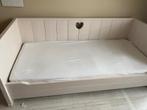 Eenpersoons steigerhouten bed met hartje, Ophalen, 85 tot 100 cm, Zo goed als nieuw, Lattenbodem