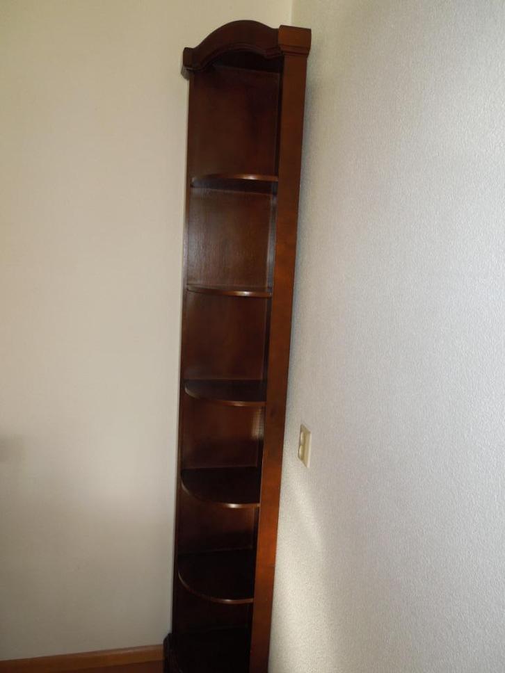 Hoekkast / open vitrine / showkast Donker hout, Antiek en Kunst, Antiek | Meubels | Kasten, Ophalen