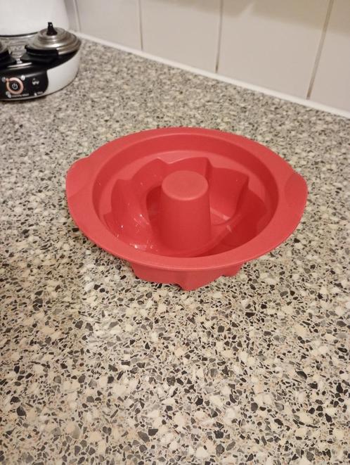 Tupperware MPV tulband bakvorm, Huis en Inrichting, Keuken | Tupperware, Nieuw, Bak of Kom, Rood, Ophalen of Verzenden