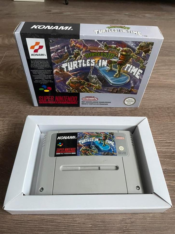 TMNT Turtles in Time - Super Nintendo (boxed), Spelcomputers en Games, Games | Nintendo Super NES, Gebruikt, Avontuur en Actie
