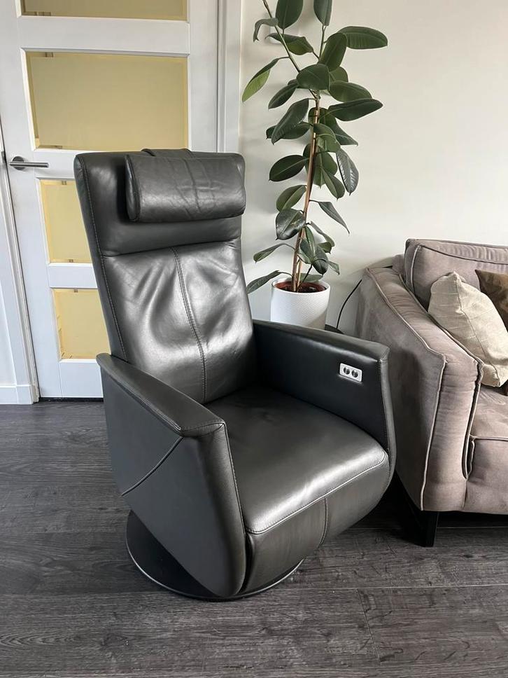 Prominent Elektrische Relaxfauteuil Grijs Leer L – Vol Optie, Huis en Inrichting, Fauteuils, Zo goed als nieuw, Leer, Minder dan 50 cm