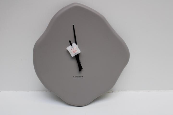 Karlsson Klok Grijs, Huis en Inrichting, Woonaccessoires | Klokken, Ophalen of Verzenden