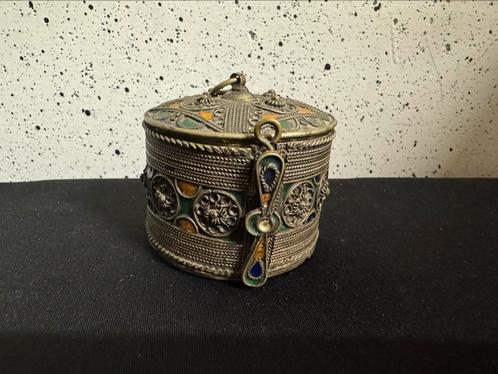Oude traditionele Kabyle Berber Armband in Zilveren Doos, Antiek en Kunst, Antiek | Goud en Zilver, Ophalen of Verzenden