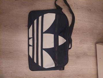 Adidas original blauwe laptop tas beschikbaar voor biedingen
