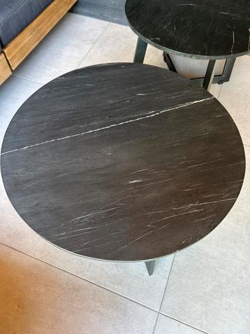 2 Bijzettafels met Marmer Blad beschikbaar voor biedingen