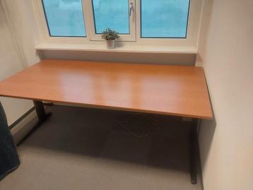 kantoor bureau beschikbaar voor biedingen