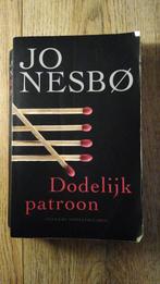 Dodelijk Patroon - Jo NesbØ, Boeken, Ophalen of Verzenden, Gelezen, Nederland