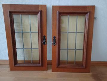 2x Glas in lood in eikenhout 55x40cm beschikbaar voor biedingen
