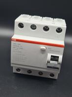 ABB HAF FH204A aardlekschakelaar 4-polig 40A 30mA, Hobby en Vrije tijd, Ophalen of Verzenden, Gebruikt