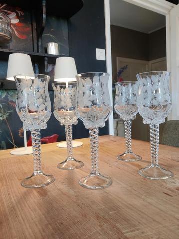Mooie grote kristallen wijnglazen 250ml  beschikbaar voor biedingen