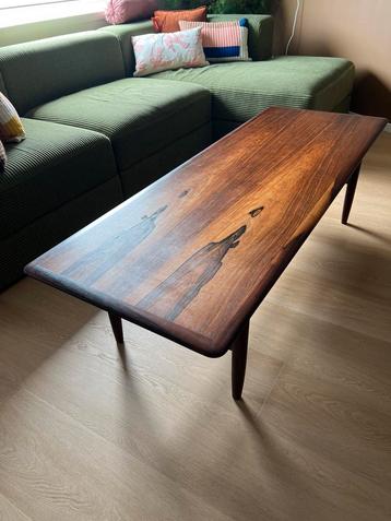 Topvorm salontafel retro vintage design beschikbaar voor biedingen