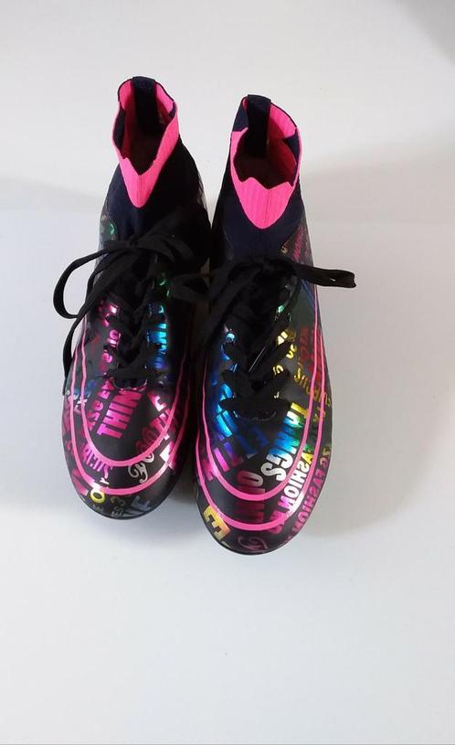 Voetbalschoenen maat 41,, Sport en Fitness, Voetbal, Zo goed als nieuw, Schoenen, Ophalen of Verzenden