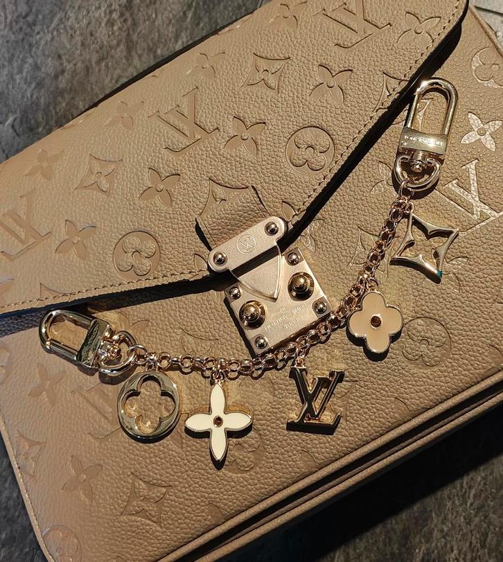 Louis Vuitton Metis Pochette Monogram Empreinte schoudertas, Sieraden, Tassen en Uiterlijk, Tassen | Damestassen, Zo goed als nieuw