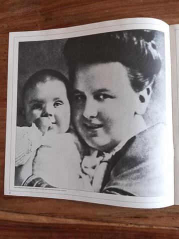 Juliana In Zeventig Bewogen Jaren Box Set 2 x Vinyl + boek  beschikbaar voor biedingen