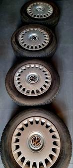 Pirelli winterbanden met stalen vw velgen maat 195/65/r15, Auto's, Beetle (Kever), 116 pk, Particulier, Te koop