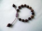 Armbandje van lila kleurig touw met houten kralen, Ophalen of Verzenden, Zo goed als nieuw, Bruin, Hout