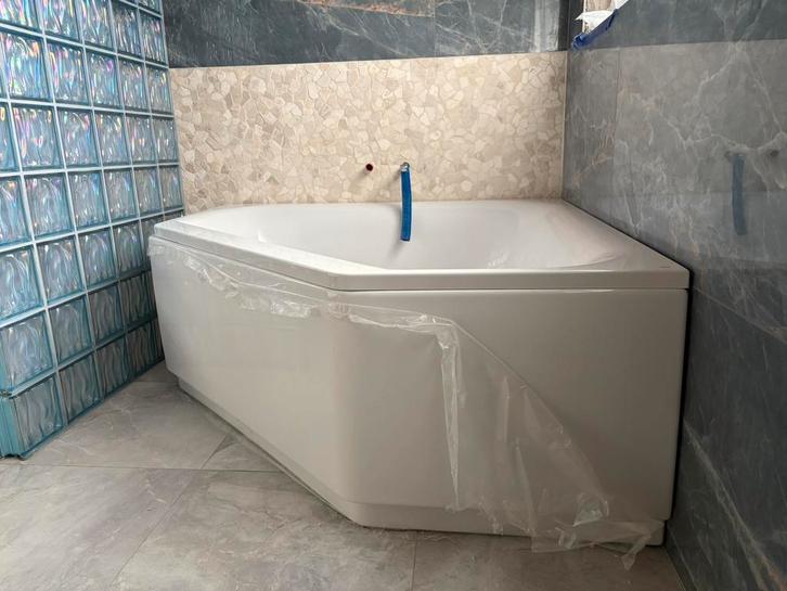 Hoekbad nieuw RIHO Austin, Huis en Inrichting, Badkamer | Complete badkamers, Zo goed als nieuw, Ophalen