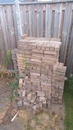 Gratis stapel betonstraatstenen dikformaat, Tuin en Terras, Tegels en Klinkers, Ophalen, Gebruikt, Beton, Klinkers