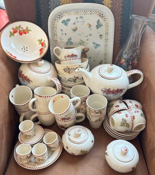 Servies Jet ter Steege Strawberry / Aardbei, Huis en Inrichting, Keuken | Servies, Gebruikt, Overige typen, Overige stijlen, Ophalen of Verzenden