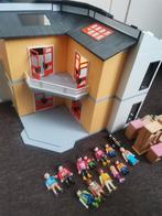 PLAYMOBIL City Life modern house met toebehoren, Kinderen en Baby's, Speelgoed | Playmobil, Ophalen of Verzenden, Zo goed als nieuw