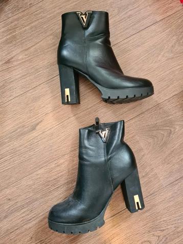 Schoenen met hak beschikbaar voor biedingen