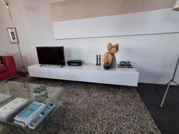Laag dressoir, wit hoogglans beschikbaar voor biedingen