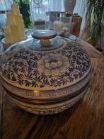 Antieke porseleine pot, Ophalen