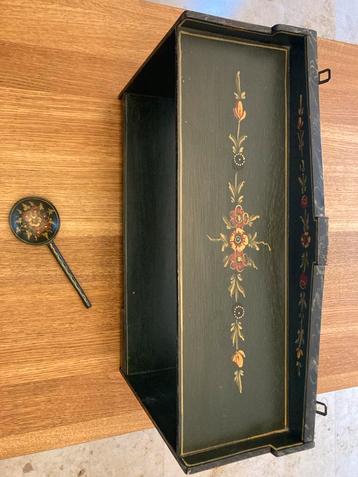 Vintage Hindelooper keukenkastje met lepel beschikbaar voor biedingen