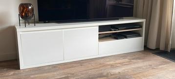 GRATIS ophalen TV meubel. beschikbaar voor biedingen
