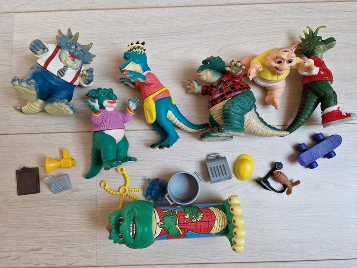 1991 complete collectie dinosaurs met accessoires speelgoed, Verzamelen, Disney, Zo goed als nieuw, Beeldje of Figuurtje, Overige figuren