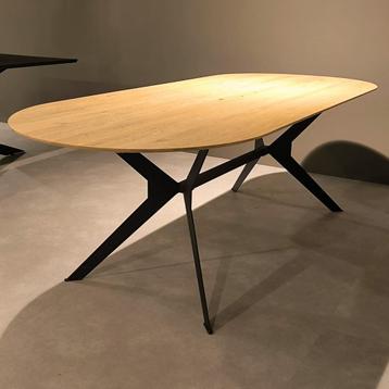 NIEUW: Inhouse Tafel Selectio Ovaal Eiken 240x100cm beschikbaar voor biedingen